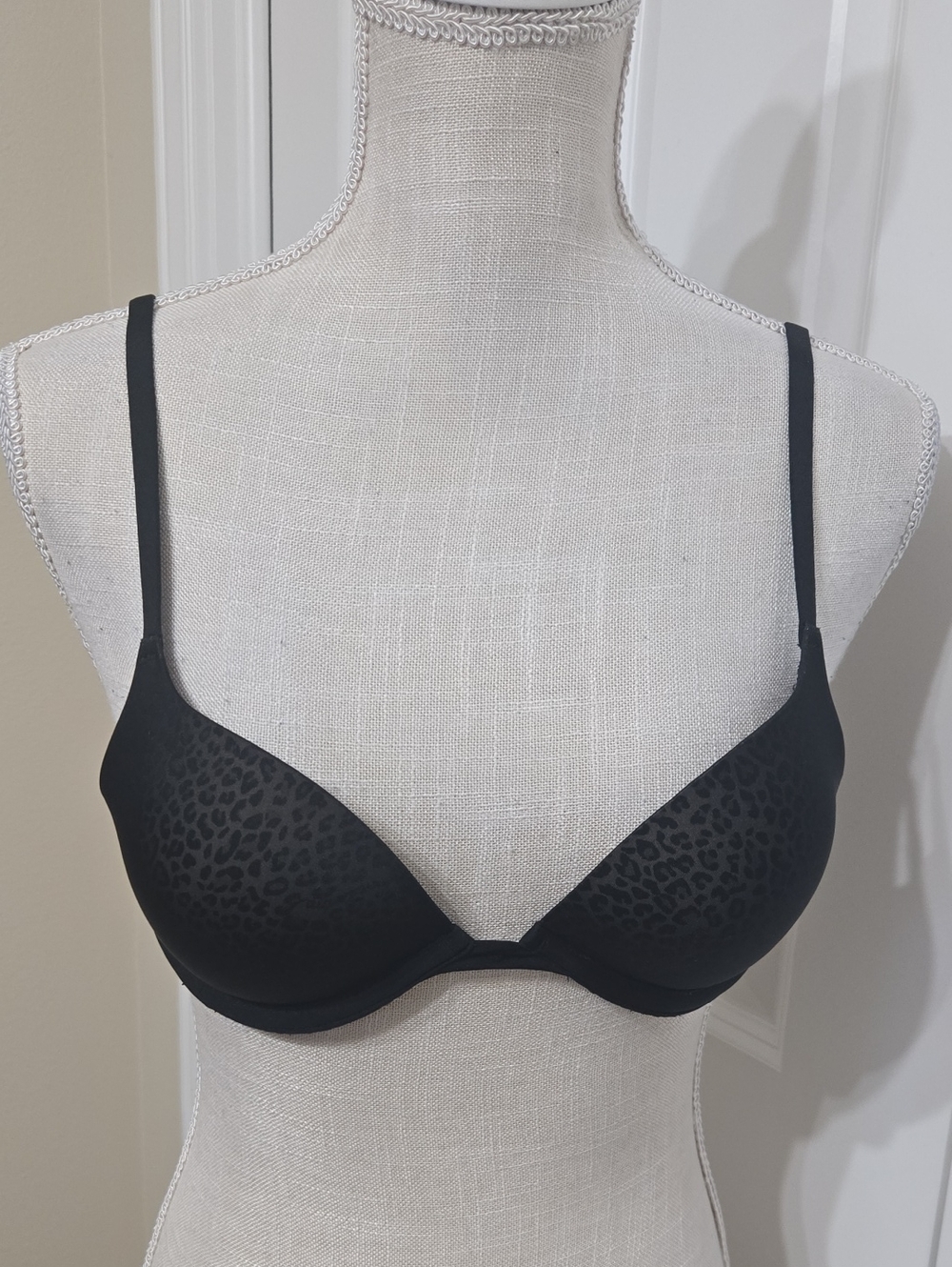 WONDERBRA Black Leopard-Print Padded Push Up Under Wire Supporr 34B
